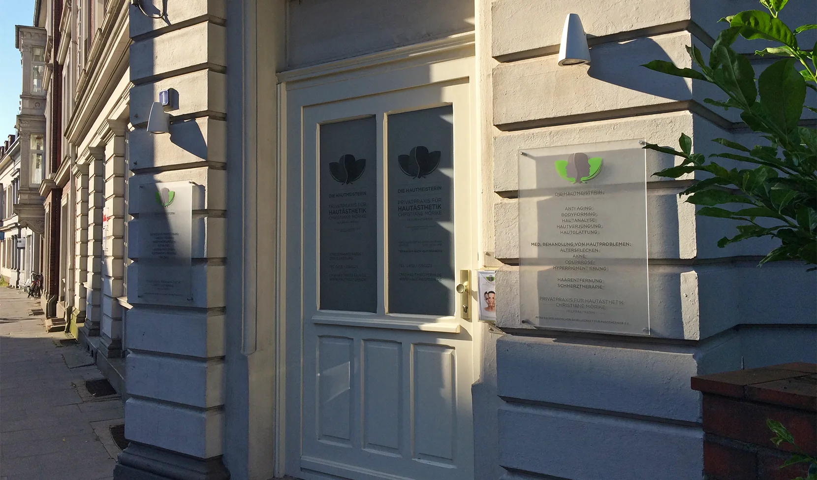 Fassade und Eingangsbereich von Privatpraxis DIE HAUTMEISTERIN